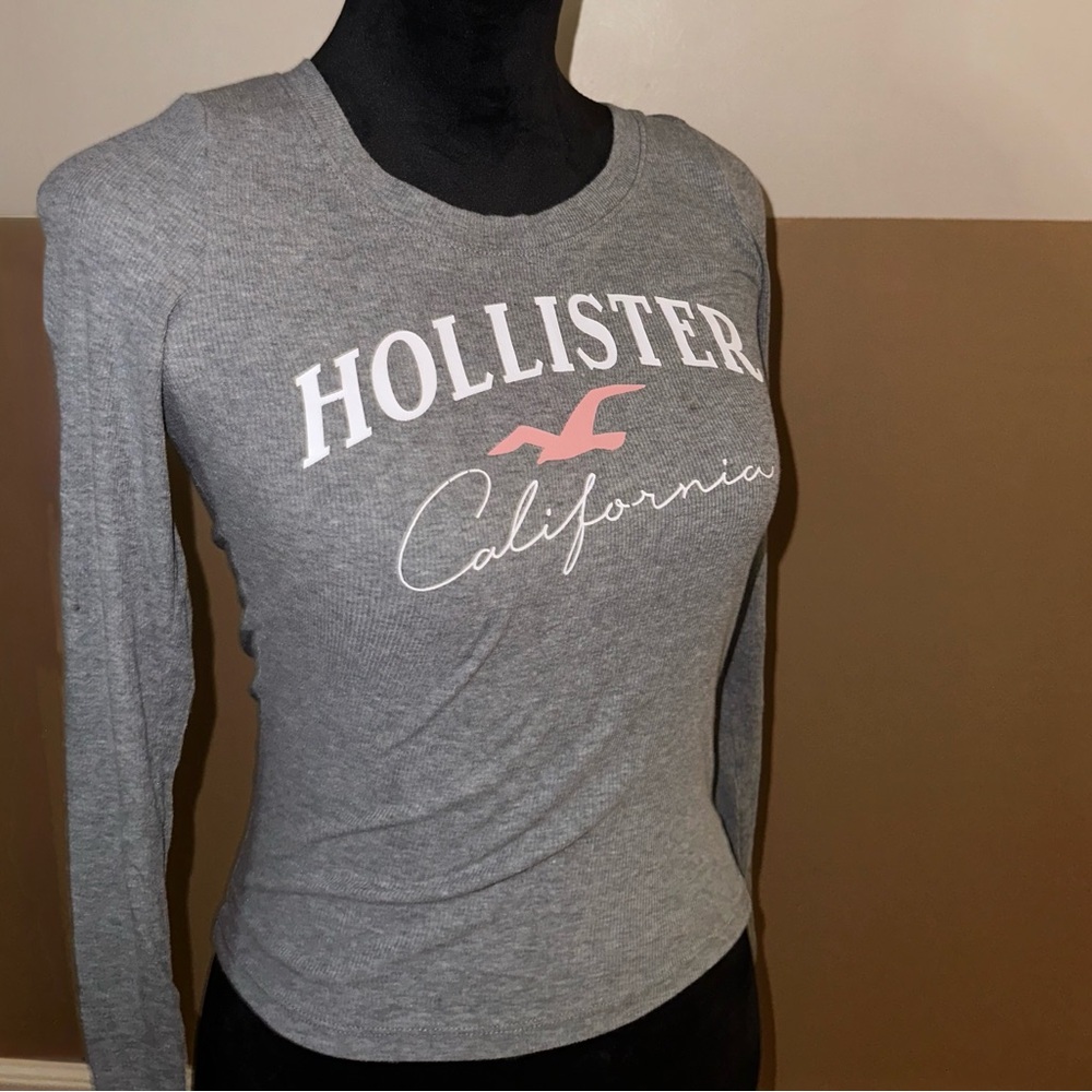 Hollister Women's Gray and Pink Long Sleeve Tee